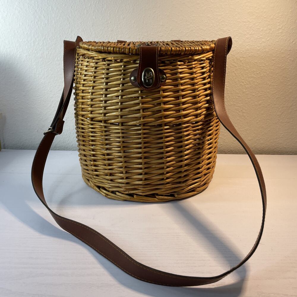 1960s 1970s Wicker Basket Purse Faux Leather Strap Boho Fishing Creel Bag - Picture 3 of 10